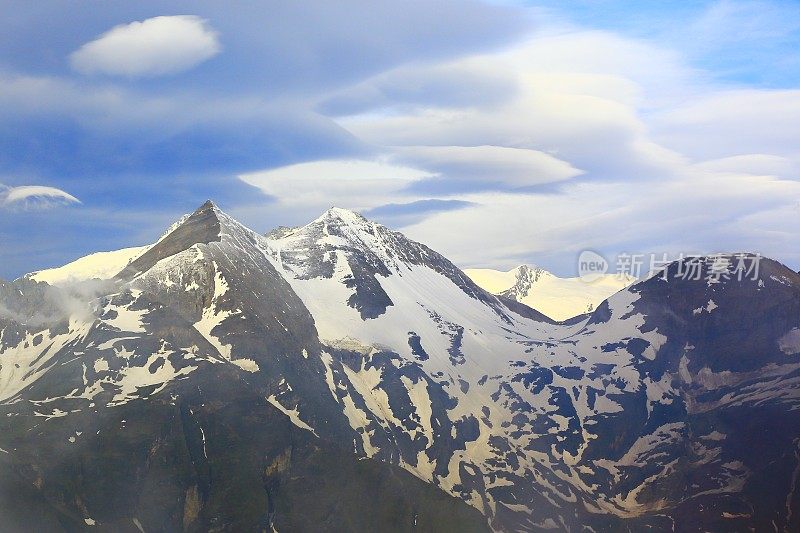 Hohe Tauern雪顶奥地利山脉-泰洛阿尔卑斯戏剧性的云景天空和景观和大格洛克纳山脉